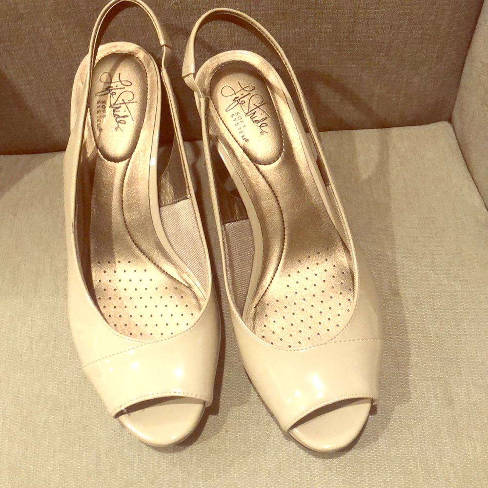 LIFE STRIDE Peep toe, Sling-back heels,nude sz 10